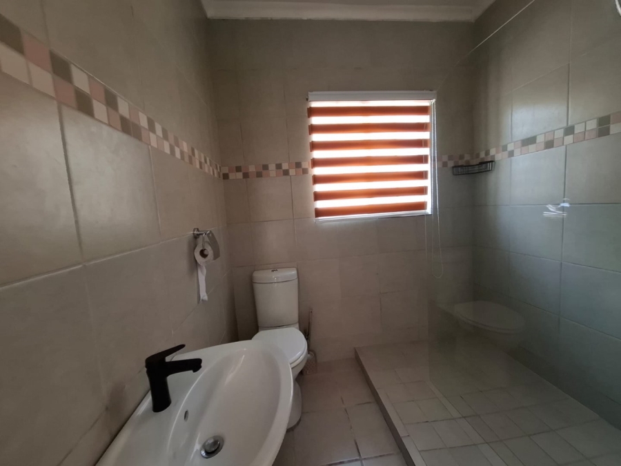 5 Bedroom Property for Sale in Oos Einde North West